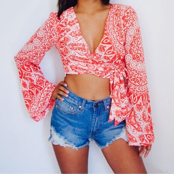 BOBBI ROCCO Bell‎ Sleeve Cropped Blouse - Picture 1 of 7